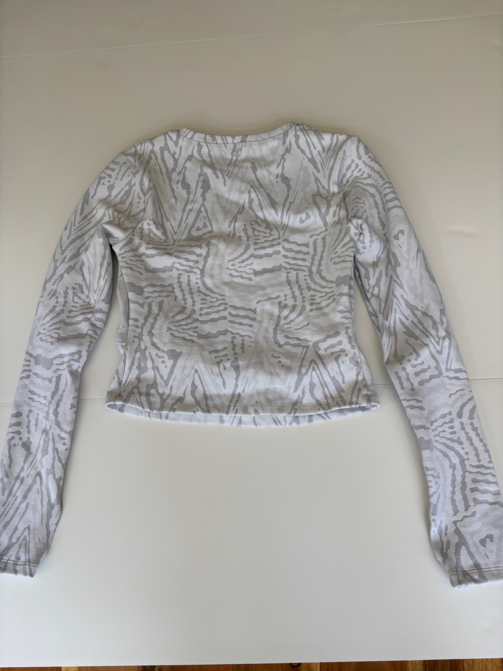 Devon Windsor White Gray Marbled Jacquard Cutout Long Sleeve Crop Top - Medium